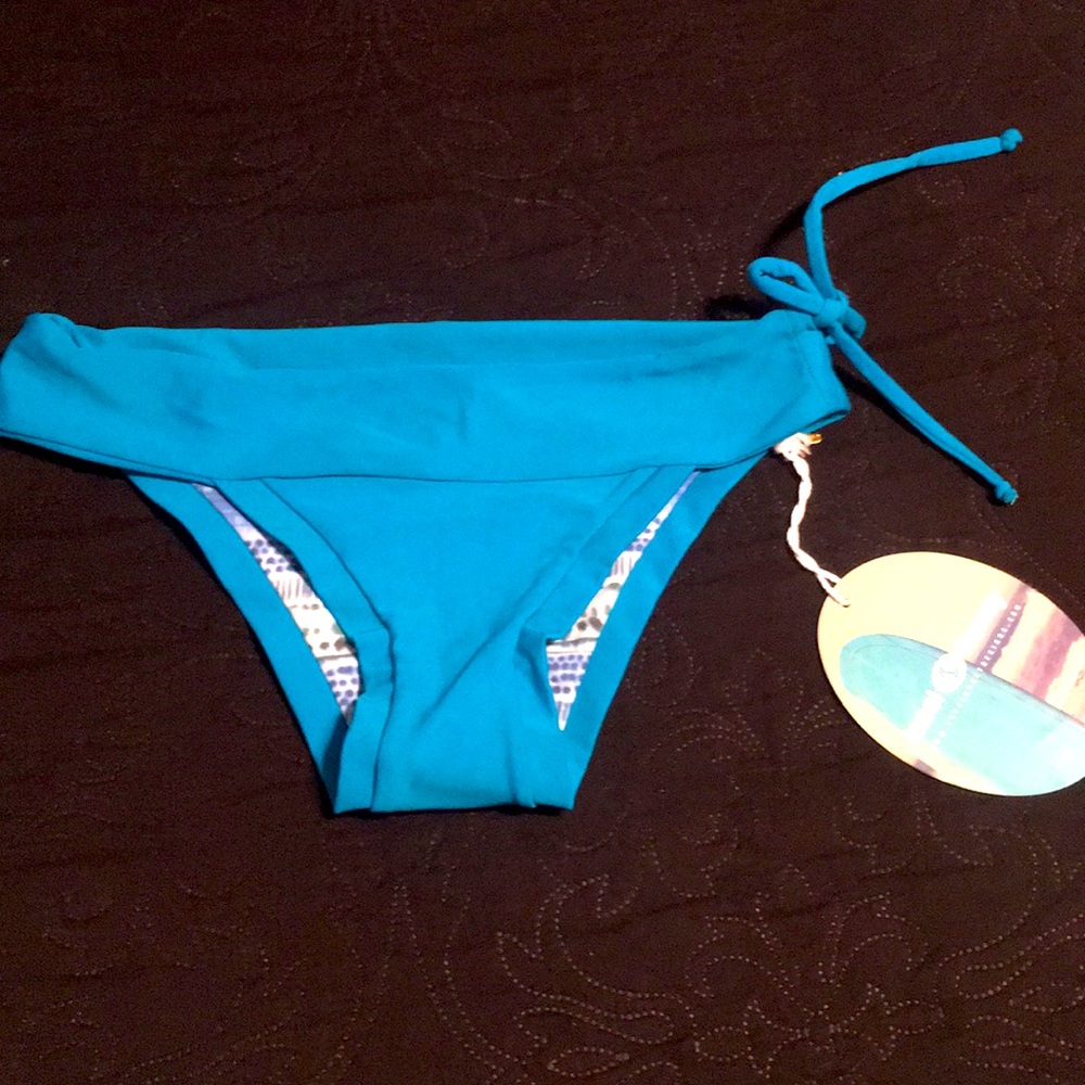 Wide band bikini bottom